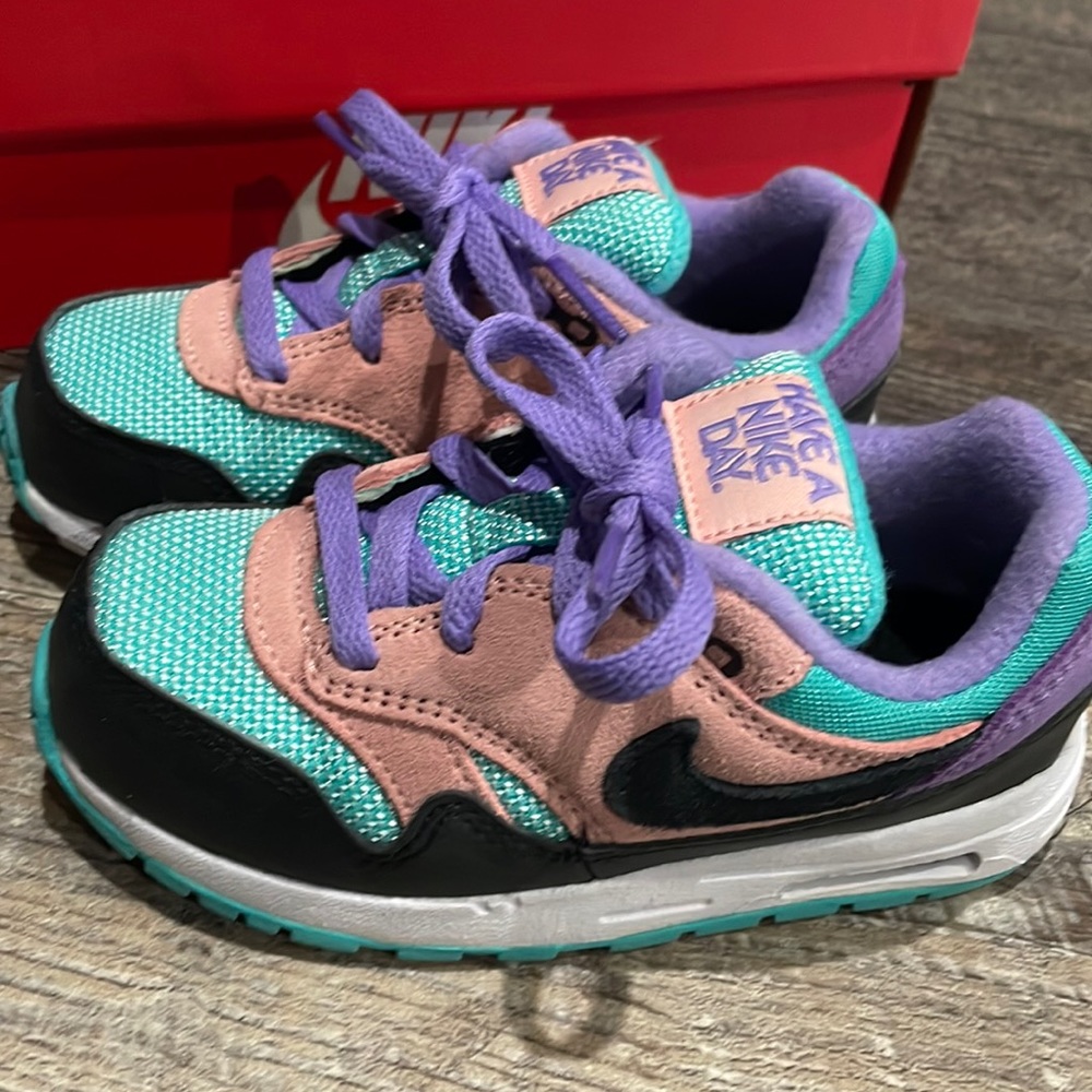 Nike AirMax size 9c